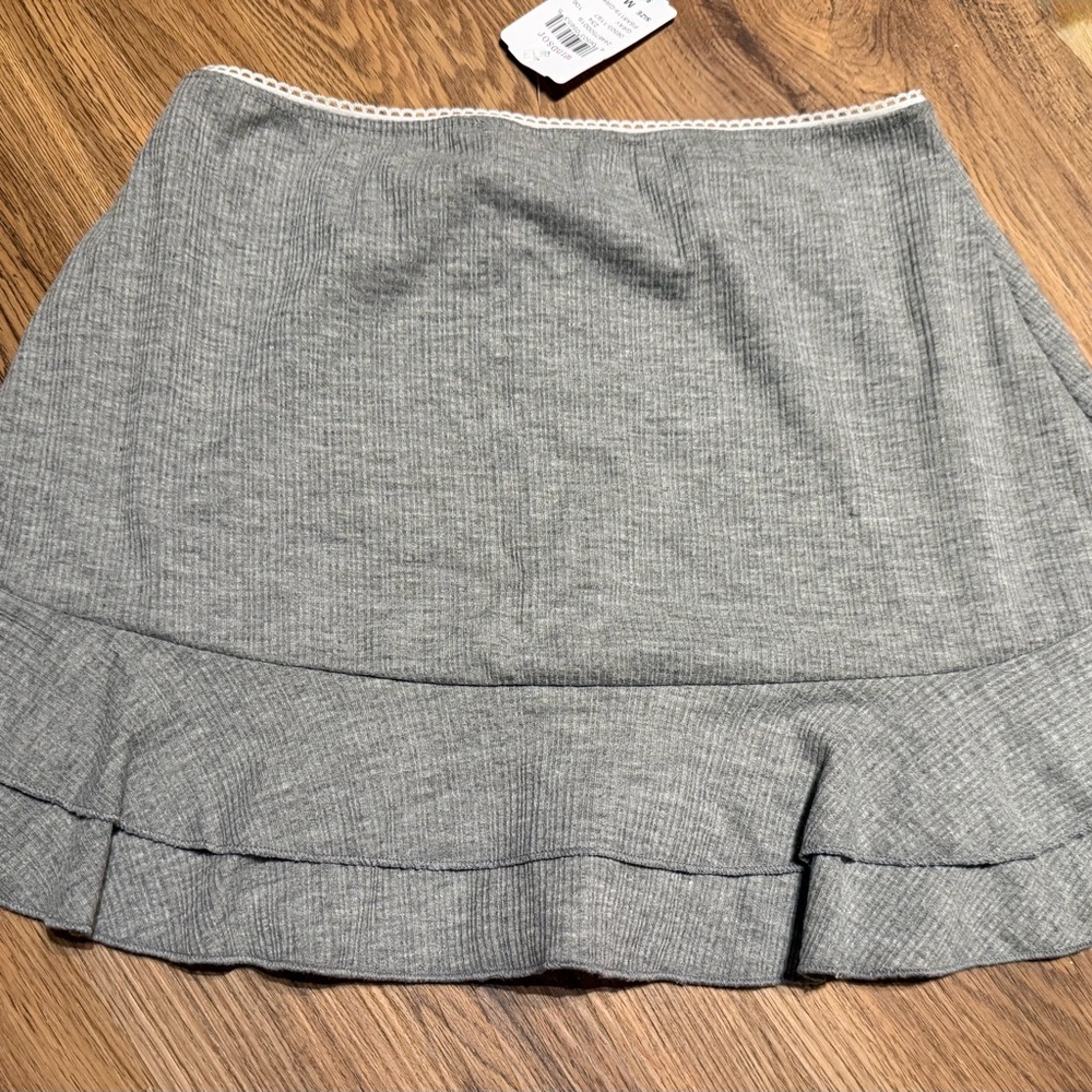NWT Windsor Persaya Gray Mini Skirt/Skort size medium   (0083)
